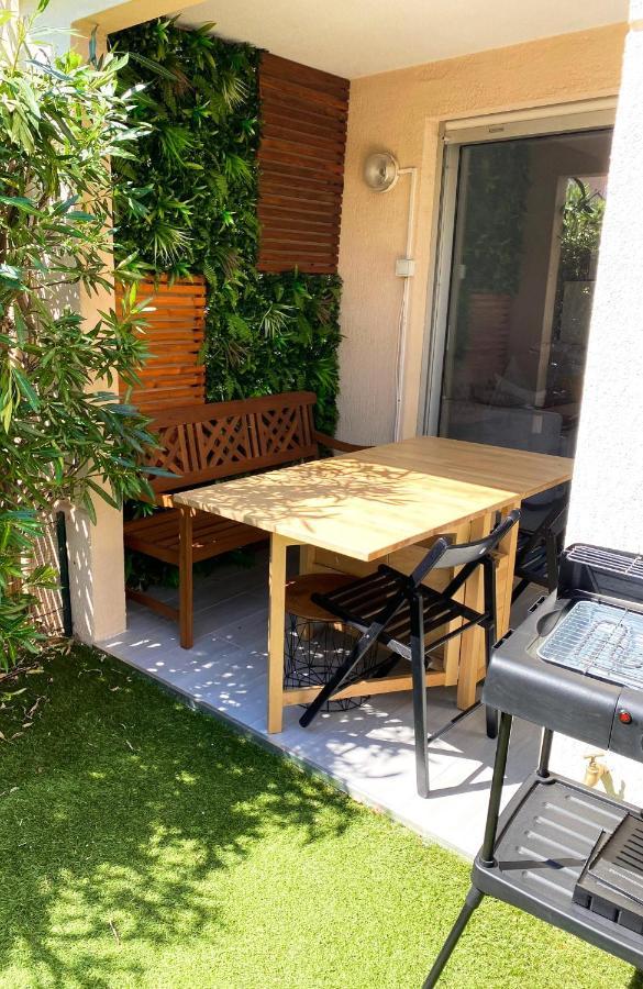 Appartement Frejus Avec Jardin, Piscine, Plage, Tennis Exterior photo